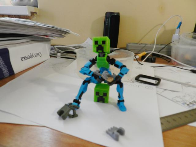 2V creeper head for Dummy 13 3D model thumbnail