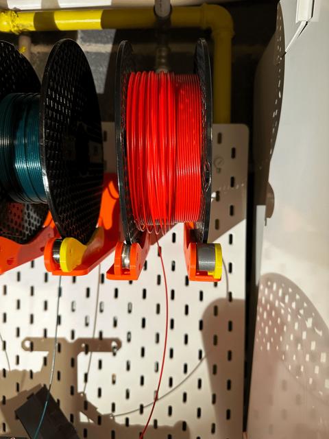 Ikea Skadis spool holder w: bearing MMU3 3D model thumbnail