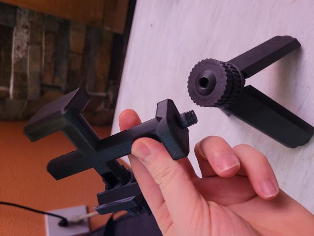 Adjustable tripod phone holder 3D model thumbnail