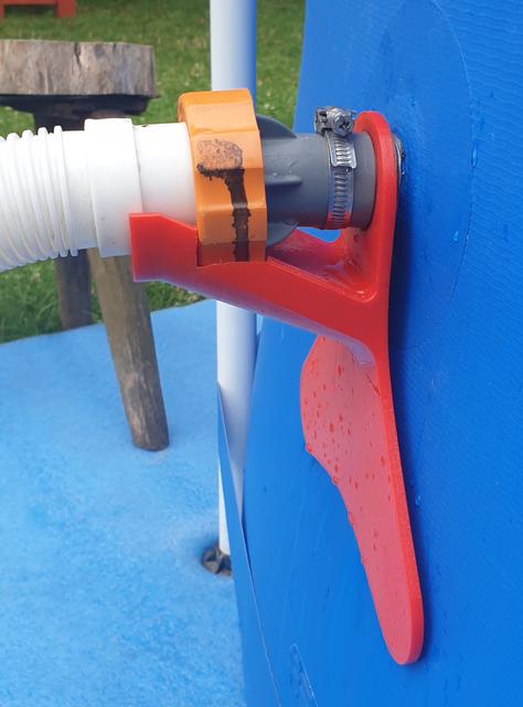 Bestway/Intex Pipe Holder for screw on caps 3D model thumbnail