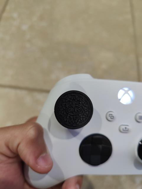 Xbox Oreo Joystick clip on 3D model thumbnail