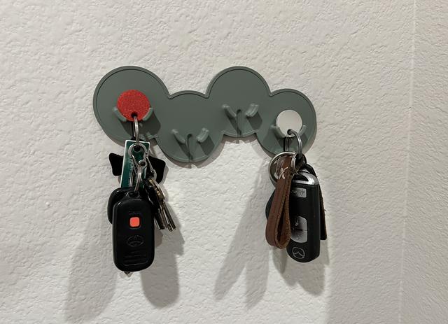 Modern Key Hanger: Round 3D model thumbnail