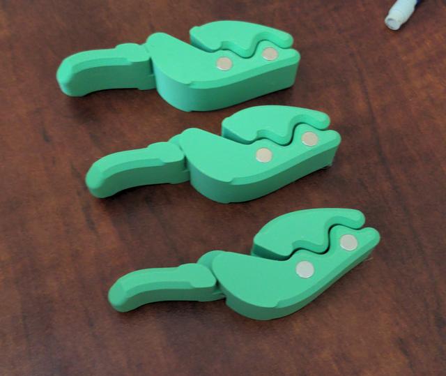 Curvy Cam Lock Bag Clip With Magnets 3D model thumbnail