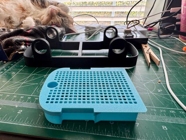 Desiccant Container for Downward Facing Filament Hole 3D model thumbnail