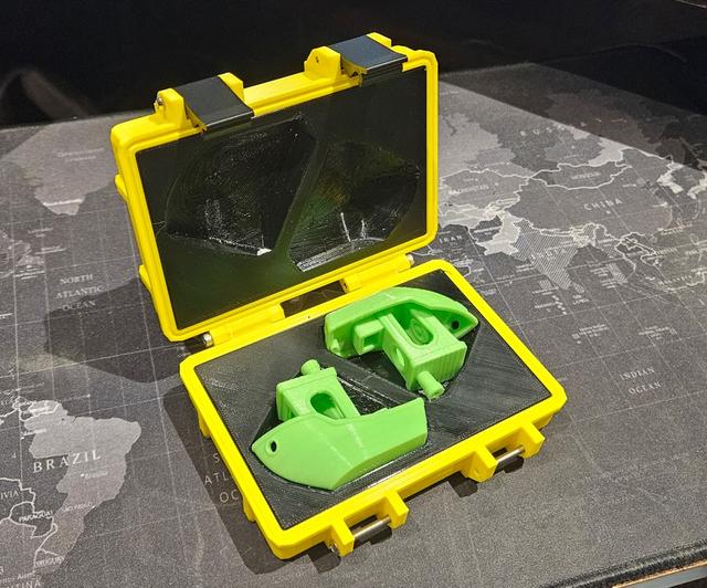 The Golden Benchy Case 3D model thumbnail