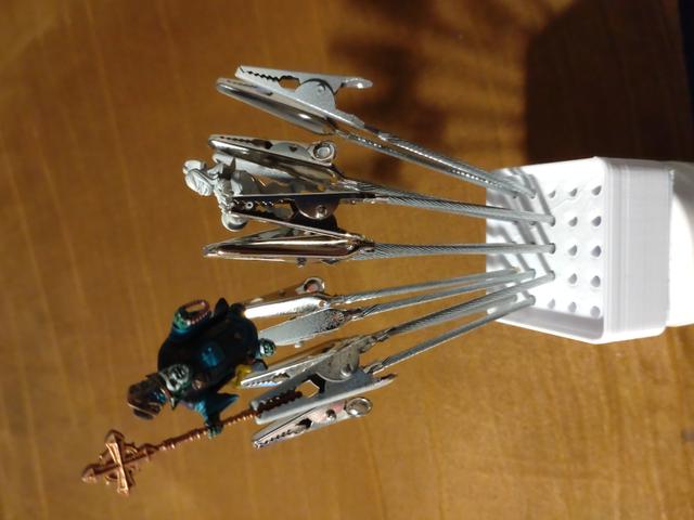Spray paint clamp storage for Gridfinity 3D model thumbnail
