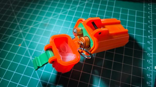 Skilhunt E3A Flashlight Box 3D model thumbnail