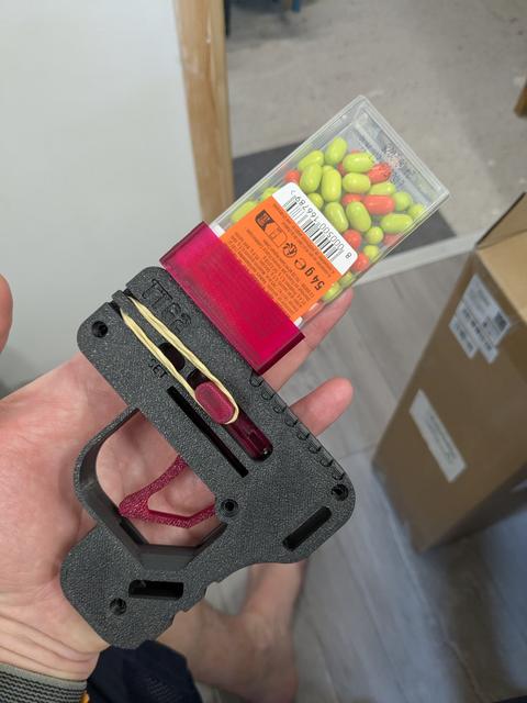 Adaptateur pour boîtes de Tic Tac 54g (47.5x20.5) 3D model thumbnail