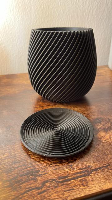 Alternative Plate for Modern Spiral Planter 3D model thumbnail