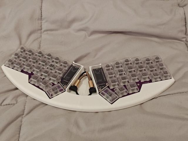 Corne/CRKBD Low-Profile Unibody Case 3D model thumbnail