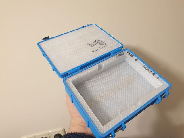 3.5" HDD shock absorbing sealable box 3D model thumbnail