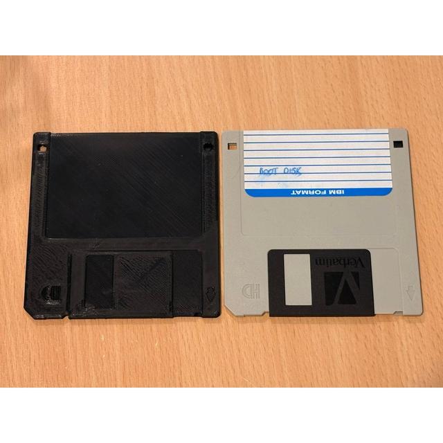 3.5" Flopping Disk (Highly Detailed) 3D model thumbnail