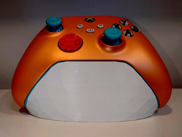 Low Poly Xbox Controller Stand 3D model thumbnail