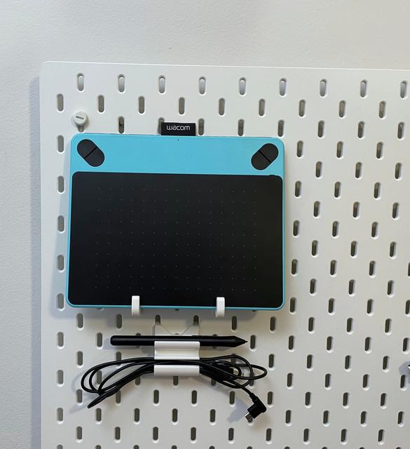 Skadis Drawing Tablet Mount 3D model thumbnail