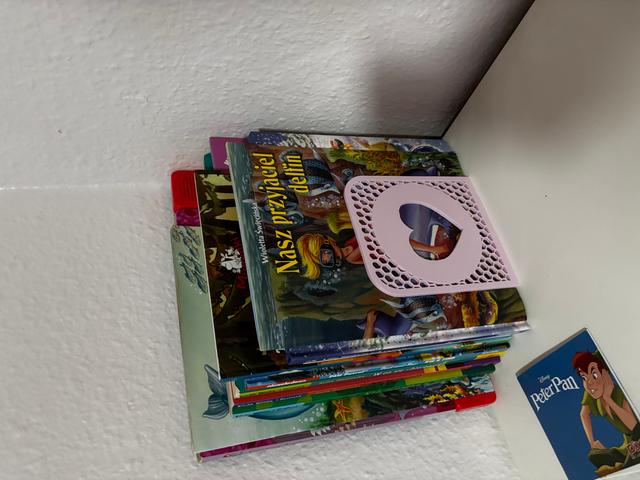 Bookend - Honeycomb with a heart 3D model thumbnail