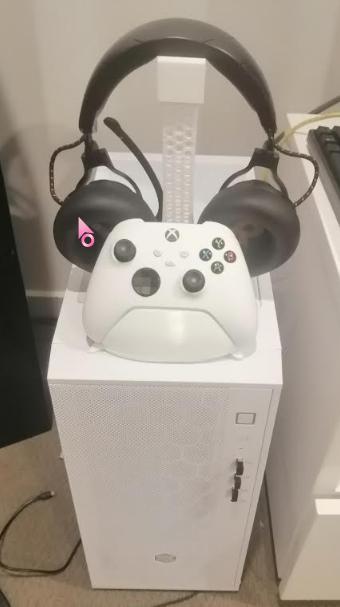 Gamer Stand for Xbox One Controller and Headset 3D model thumbnail