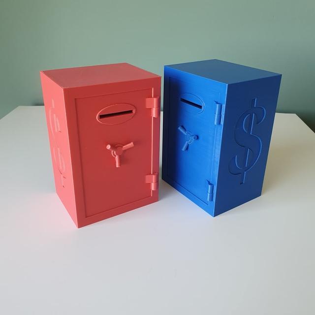 Unopenable Piggybank 'Safe' 3D model thumbnail