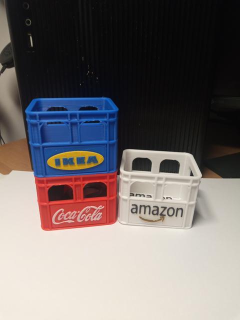 stapelbare Bierkisten für Batterien, Kleinkram, Büro 3D model thumbnail