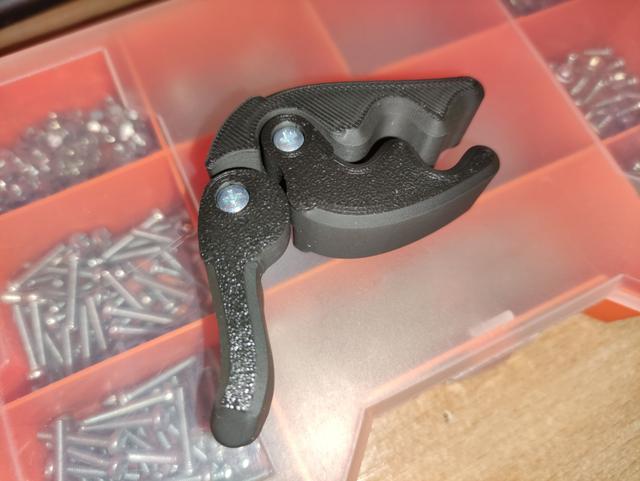 Curvy Cam Lock Bag Clip - M3 remix 3D model thumbnail