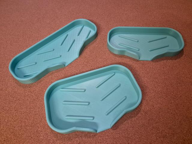 Alternative sizes of Useful kitchen tray 3D model thumbnail