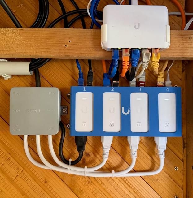 Ubiquiti Unifi POE Injektor Organizer U-PoE 3D model thumbnail