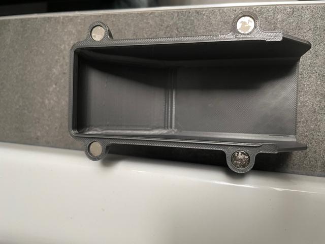 Bambu Lab Magnetic Chute Cover Remix 8x3 Magnets 3D model thumbnail