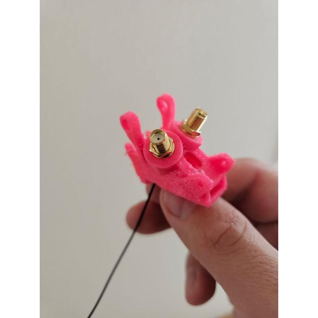 Bee35 dual SMA antenna adapter 3D model thumbnail