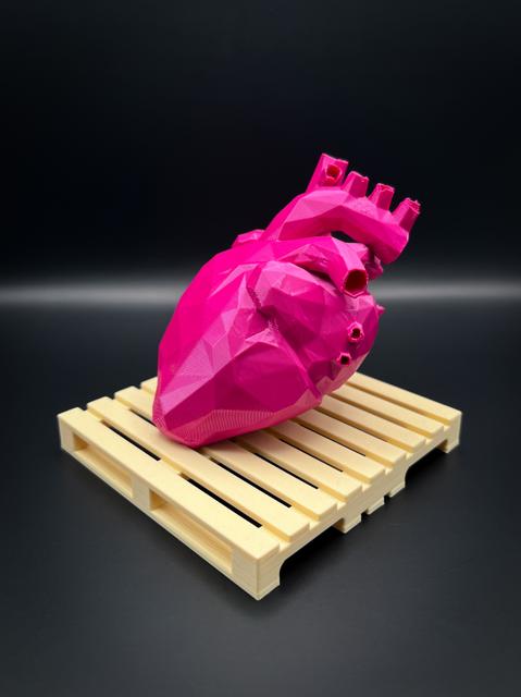 Heavy heart on pallet 3D model thumbnail