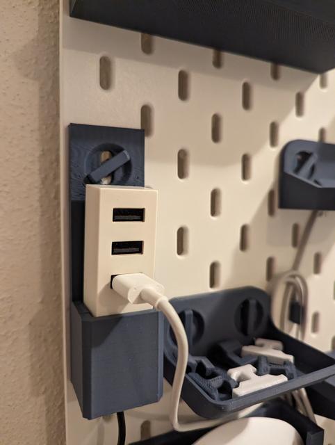 Skadis mount for IKEA usb-hub 3D model thumbnail