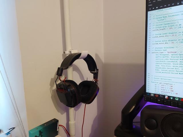 Headphones hanger / mount / holder / hook for 22mm pipe 3D model thumbnail