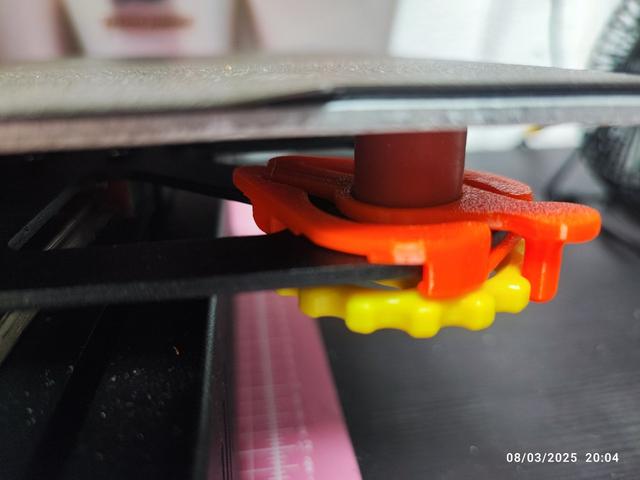Thumbwheel lock for Kingroon KP3 -- Mod for Silicon Bed Spacers 3D model thumbnail