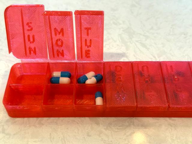 Small 7 day AM/PM pill box 3D model thumbnail
