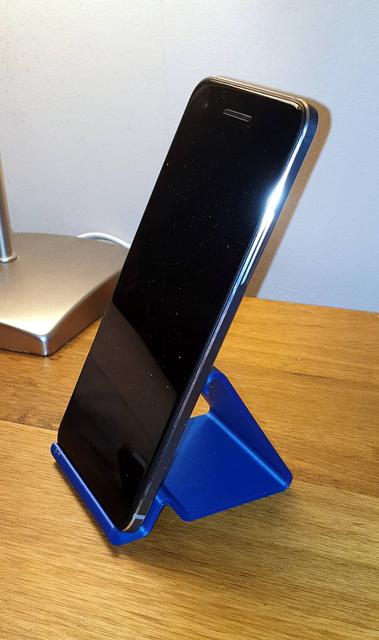 Simple Universal Phone Stand Version 2a 3D model thumbnail
