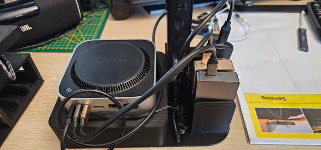 Mac Mini M4 Vertical Cooling Dock & SSD Hub 3D model thumbnail