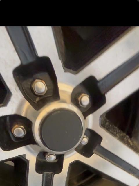 Wheel Caps (ik what wheels they are -_-) 3D model thumbnail
