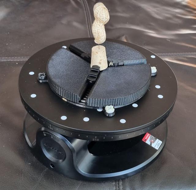 Revopoint Dual-Axis Turntable 130mm Three Jaw Chuck mdkendall-Remix | Dreibackenfutter für Revopoint Zwei-Achsen Drehteller 3D model thumbnail