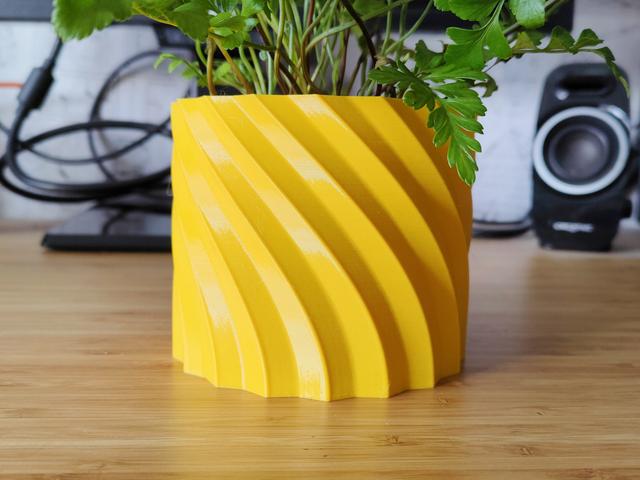Spinning Spiral Pot and Planter 2 - Vase mode 3D model thumbnail