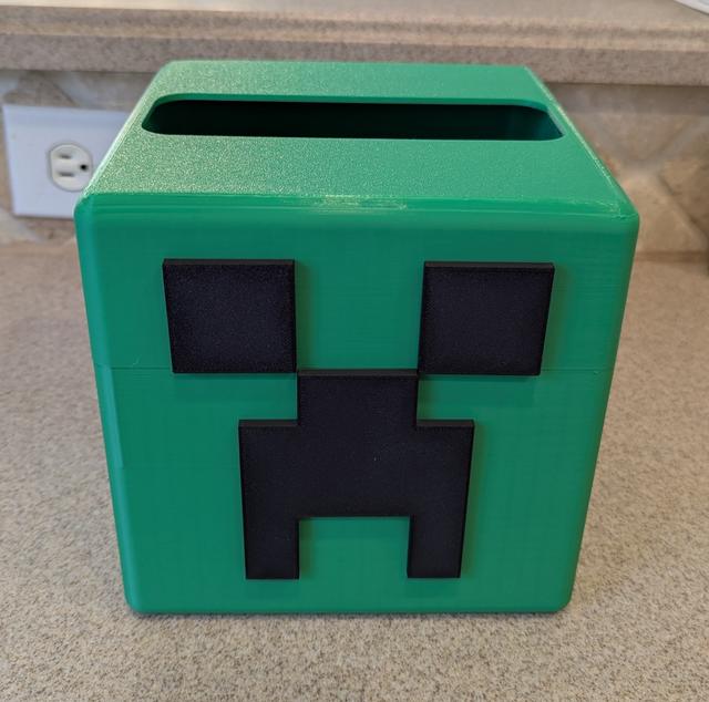 Minecraft Creeper Valentines Box 3D model thumbnail