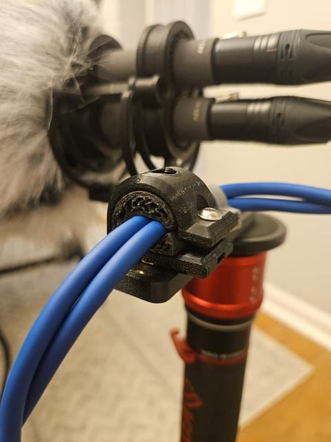 Soft Cable Clip 3D model thumbnail