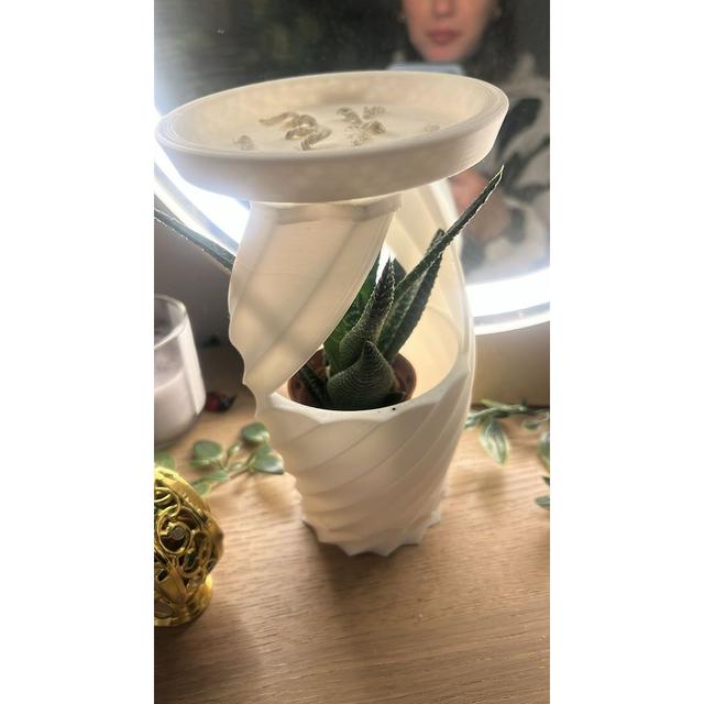 gravity planter 3D model thumbnail