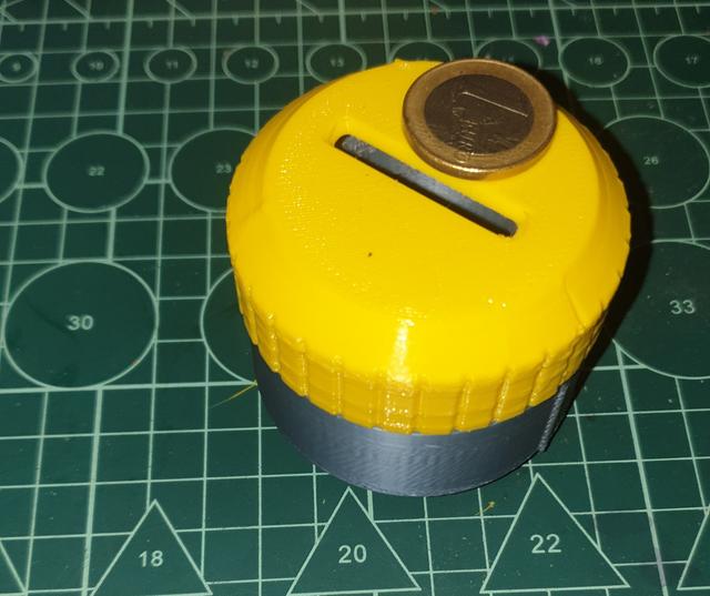 Minimalist Coin Box with Thread 3D model thumbnail