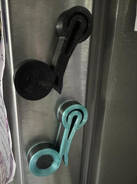 Bag Clips - Magnetic 3D model thumbnail