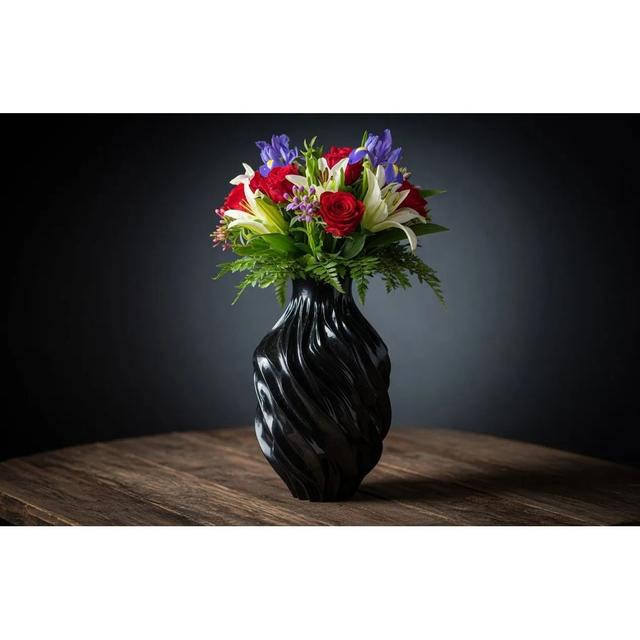 Elegant Twisted Wave Vase 3D model thumbnail