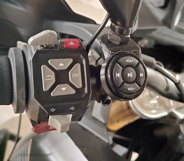 Voge 900dcx Bluetooth remote  controll 3D model thumbnail