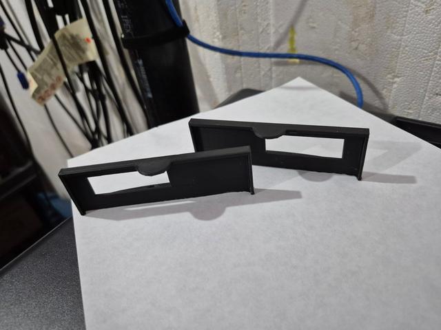 NetGear GS305P-Wall_mount-2Pc 3D model thumbnail
