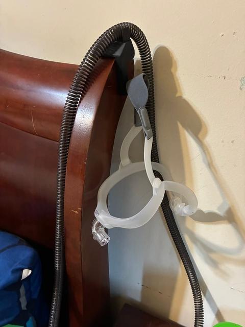 CPAP Hose Guide and Mask Hanger for a Curved Bed Post 3D model thumbnail