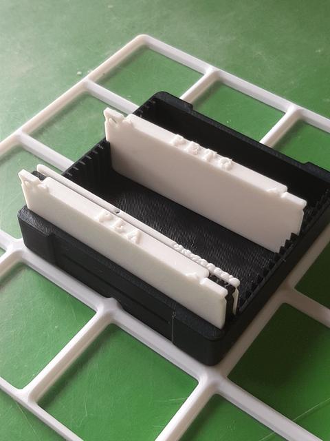Gridfinity 2x2 Filament Swatches Container with Lid 3D model thumbnail
