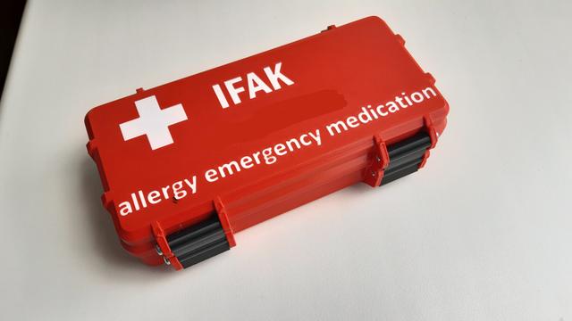 Rugged emergency medication box 3D model thumbnail