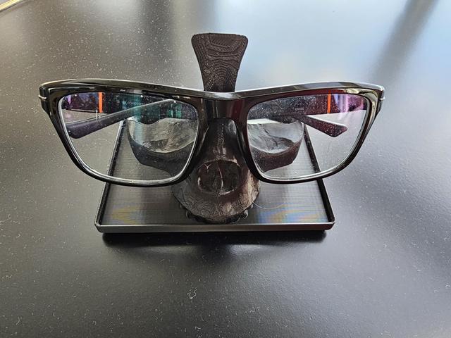 Gridfinity skull eyeglass holder 3D model thumbnail