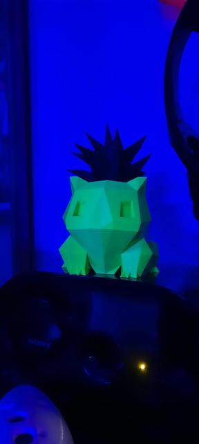 Low-Poly Bulbasaur Planter 3D model thumbnail